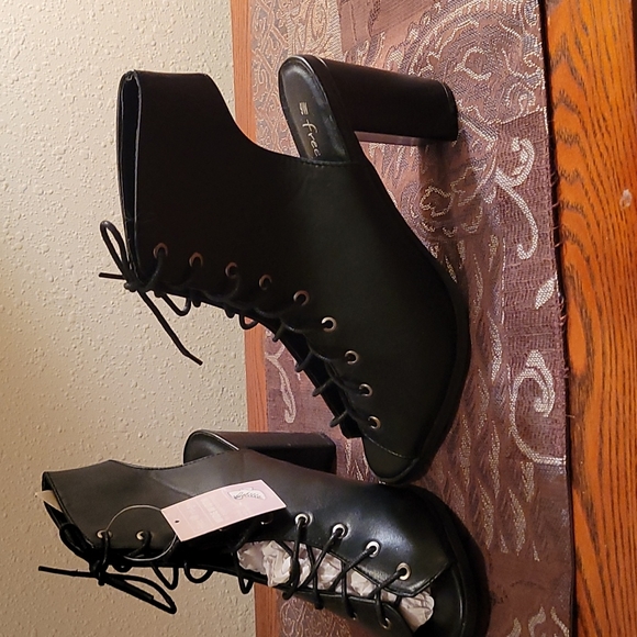 Black lace up open toe shooty - Picture 2 of 4